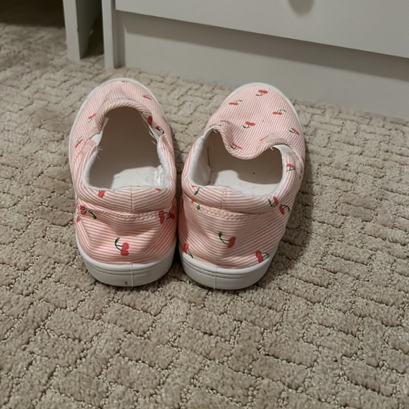 Women’s cherry shoes 🍒 - Picture 3 of 3